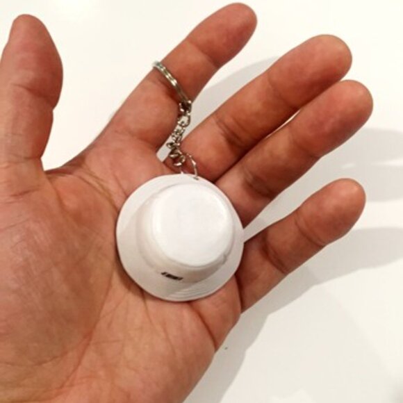 Skechers White Bucket Hat Keychain - Picture 7 of 7